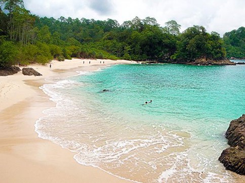 Swimming and Snorkling at Green Bay